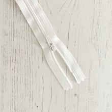 Load image into Gallery viewer, Zip: White, 25cm (10in), YKK, Closed End