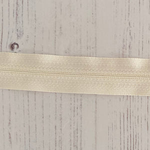 Zip: Cream, 25cm (10in), YKK, Closed End
