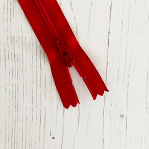 Zip: Red, 25cm (10in), YKK, Closed End
