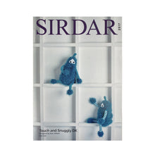Load image into Gallery viewer, Knitting Pattern: Aliens in Sirdar Touch and Snuggly DK Yarn
