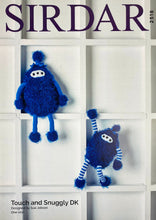 Load image into Gallery viewer, Knitting Pattern: Aliens in Sirdar Touch and Snuggly DK Yarn
