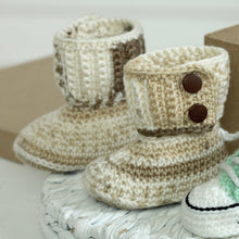 Load image into Gallery viewer, SALE: Crochet Pattern: Baby Shoes for Babies 0-12 Months
