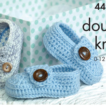 Load image into Gallery viewer, SALE: Crochet Pattern: Baby Shoes for Babies 0-12 Months
